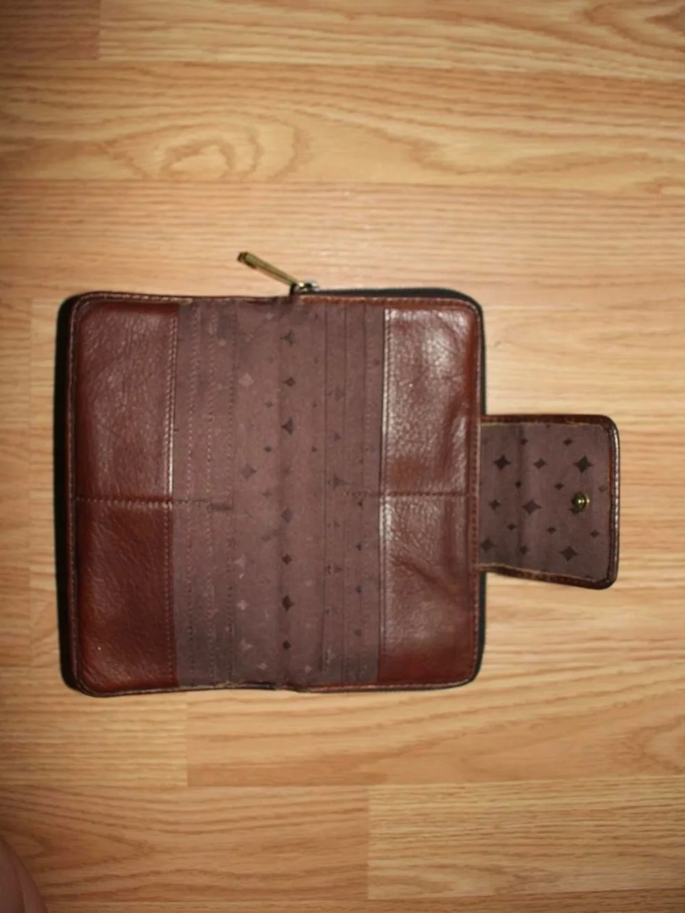 Fossil Brown Leather Wallet with Gold-Tone Logo - Picture 5 of 6